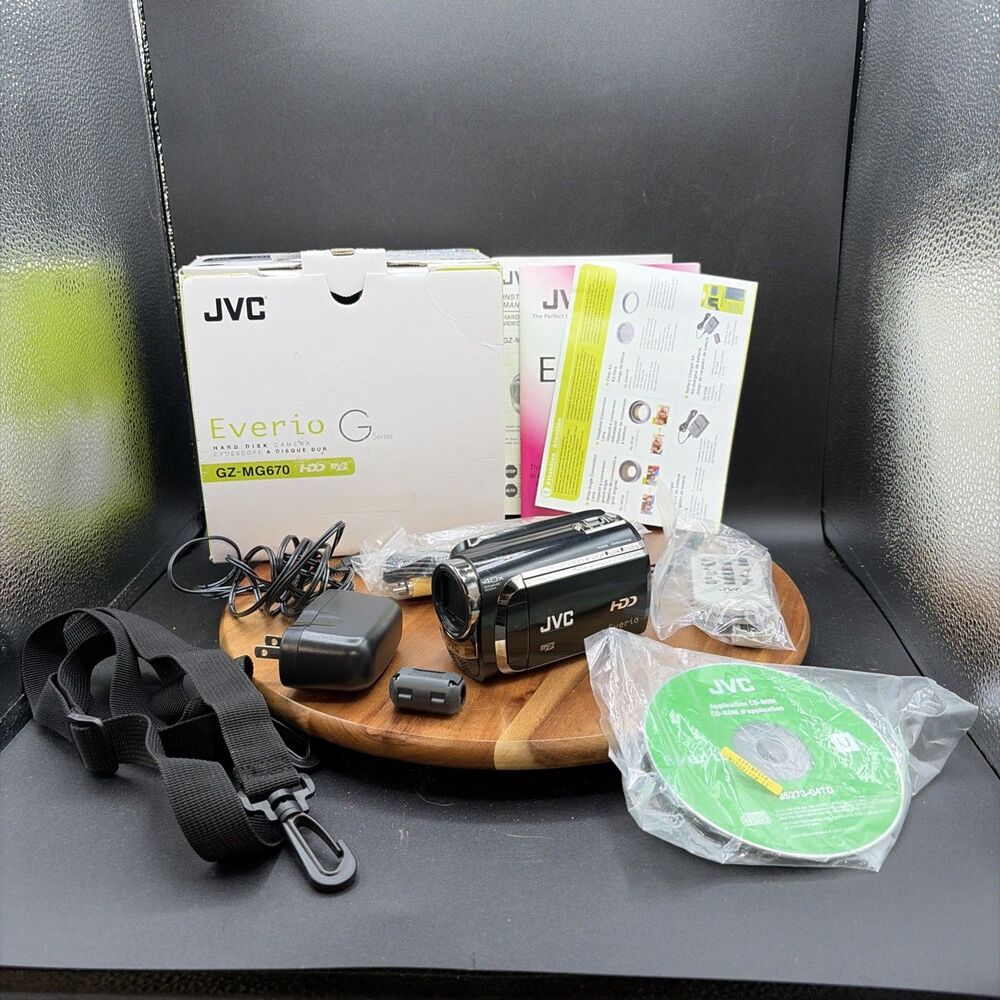 JVC Everio GZ-MG670BU (80GB HDD) Full HD Video Camcorder BUNDLE - WORKS GREAT